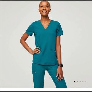 Figs Casma Three Pocket Scrub Top